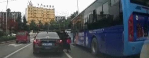 DƬ